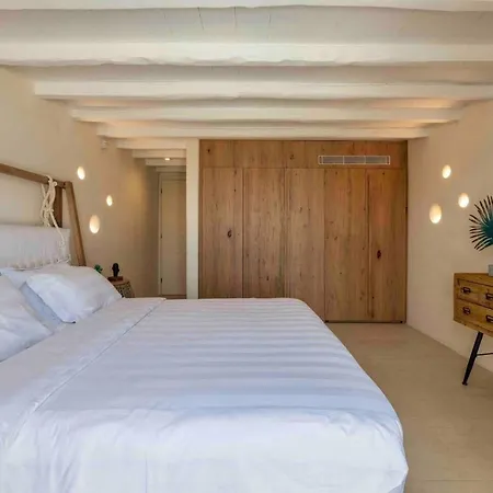 Willa The Blue Diamond